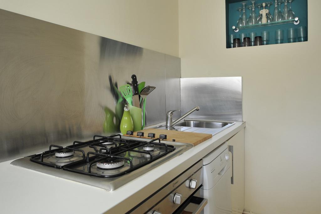 Kensington Court Apartment บาธ ภายนอก รูปภาพ