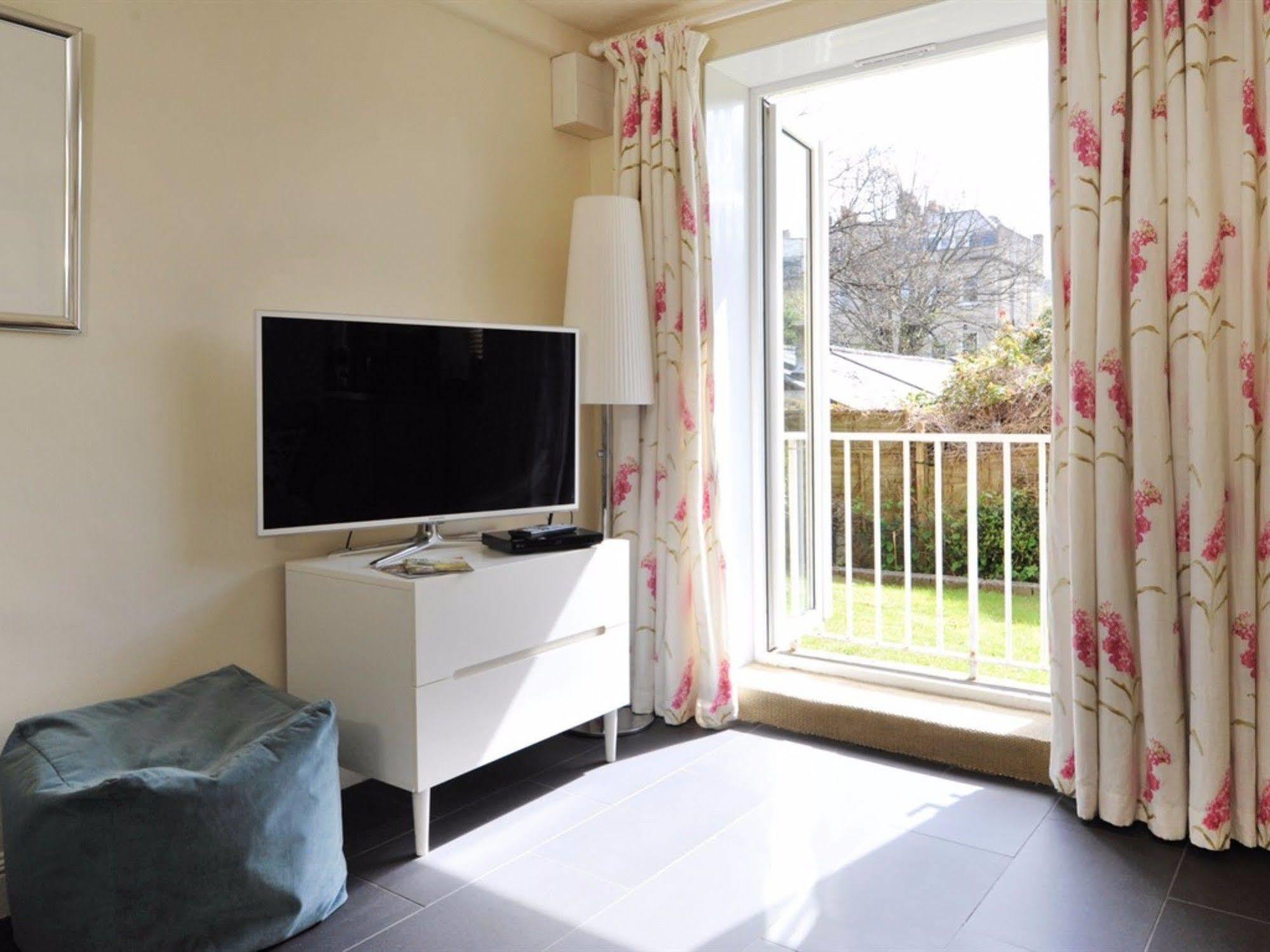 Kensington Court Apartment บาธ ภายนอก รูปภาพ
