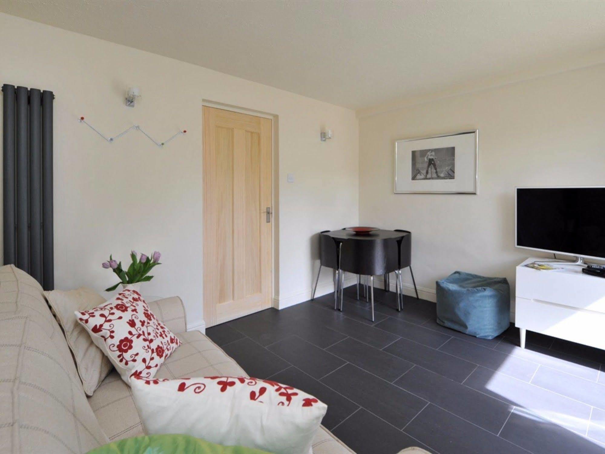 Kensington Court Apartment บาธ ภายนอก รูปภาพ