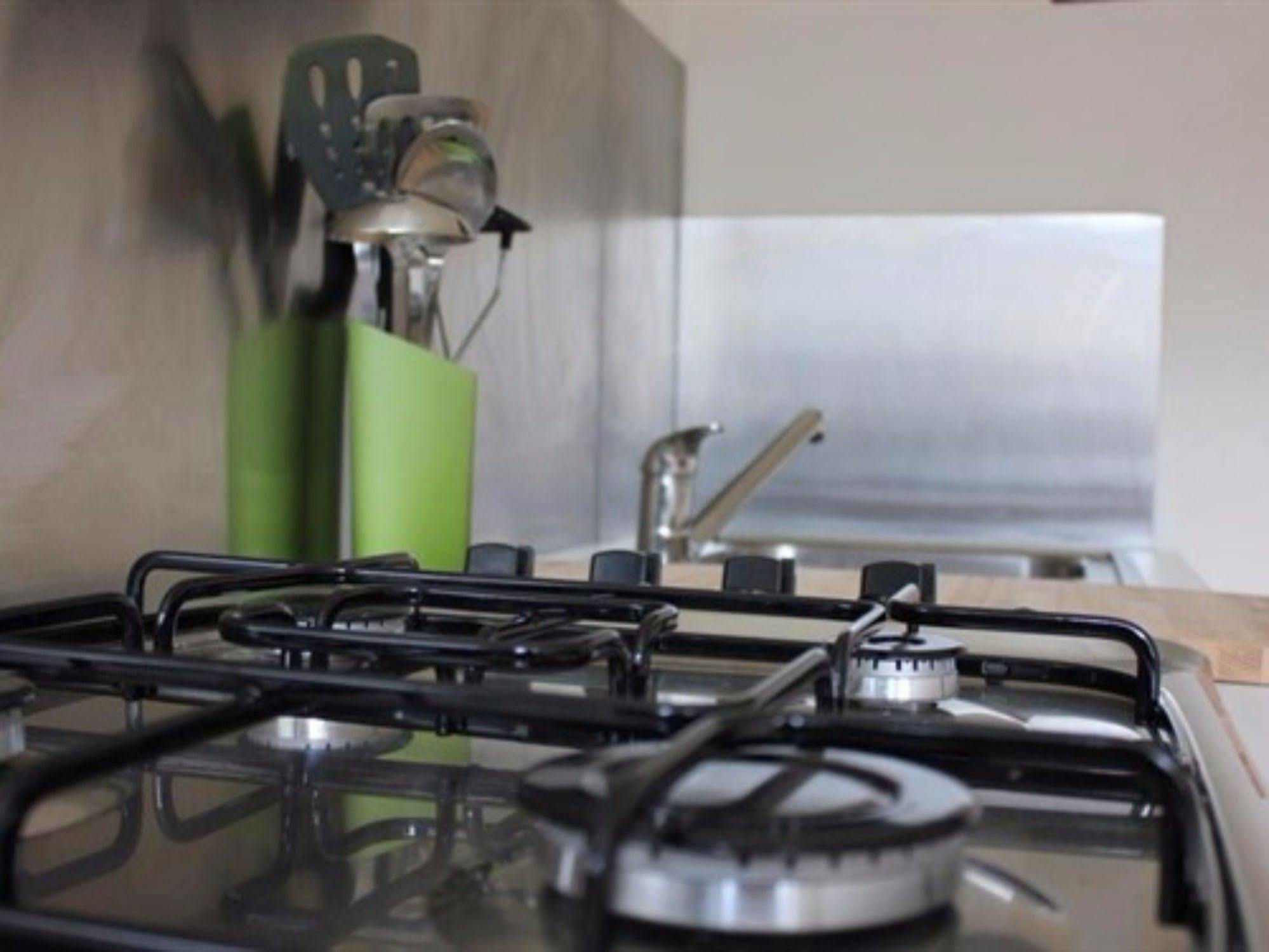 Kensington Court Apartment บาธ ภายนอก รูปภาพ