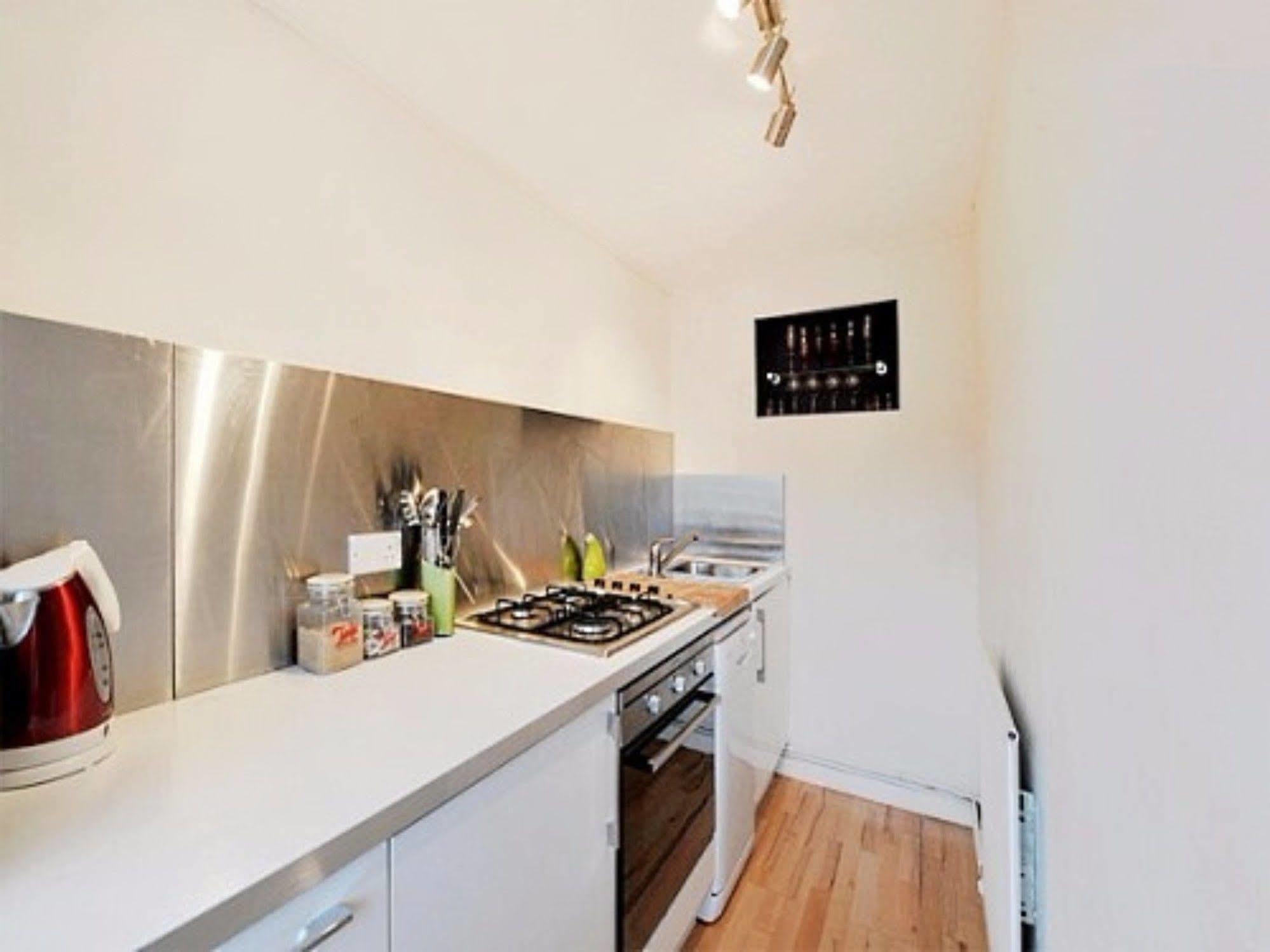 Kensington Court Apartment บาธ ภายนอก รูปภาพ