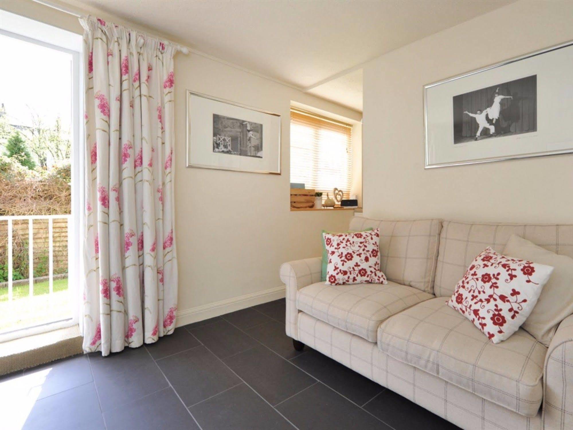 Kensington Court Apartment บาธ ภายนอก รูปภาพ