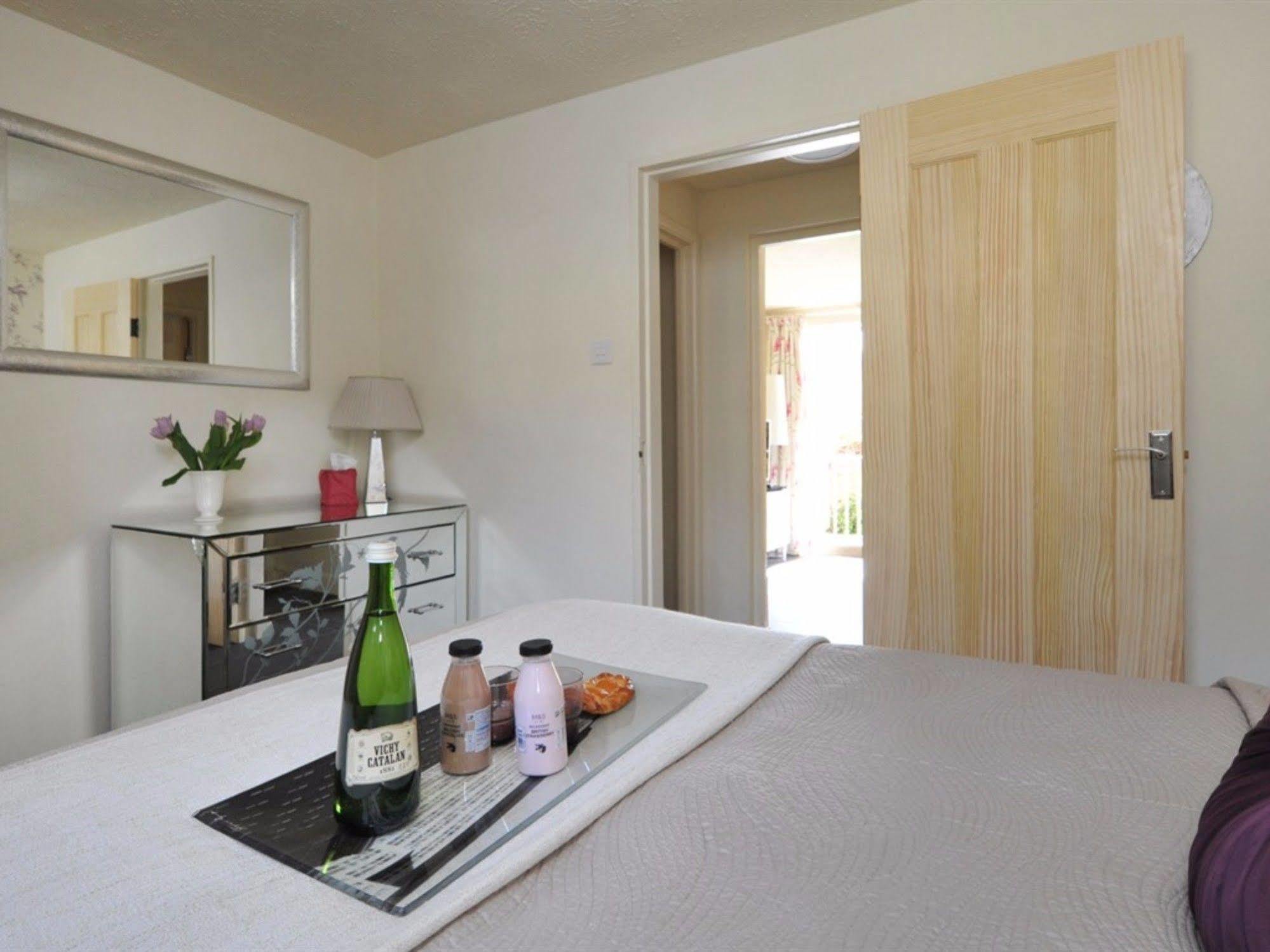 Kensington Court Apartment บาธ ภายนอก รูปภาพ